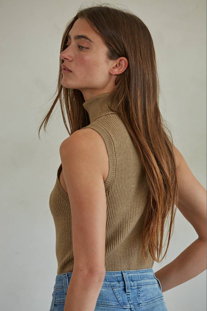 Knit Turtleneck Sleeveless: Brown